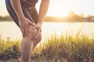 Knee Pain in Your 40s: Causes, Risk Factors and Treatment Options